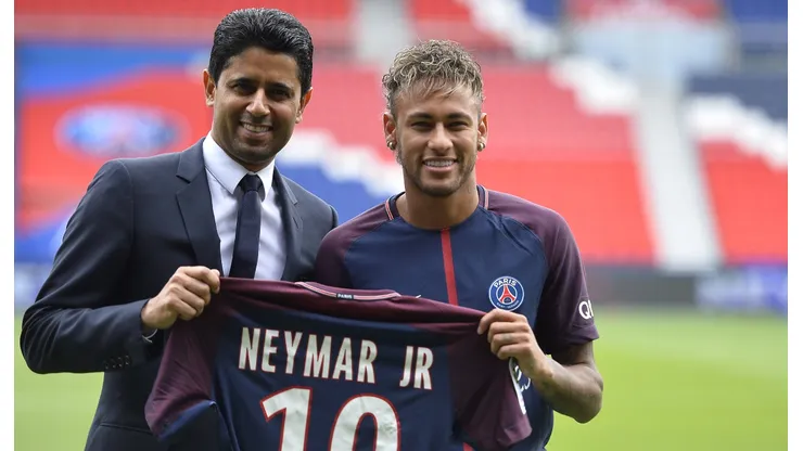 Neymar y Nasser Al-Khelaifi en la presentación del brasileño por PSG.
