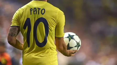 VILLARREAL, SPAIN – AUGUST 17: A close-up of Alexandre Pato of Villarreal's shirt during the UEFA Champions League play-off first leg match between Villarreal CF and AS Monaco at El Madrigal on August 17, 2016 in Villarreal, Spain. (Photo by Manuel Queimadelos Alonso/Getty Images)