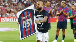 Dani Alves fue reintegrado al grupo de leyendas del Fútbol Club Barcelona.