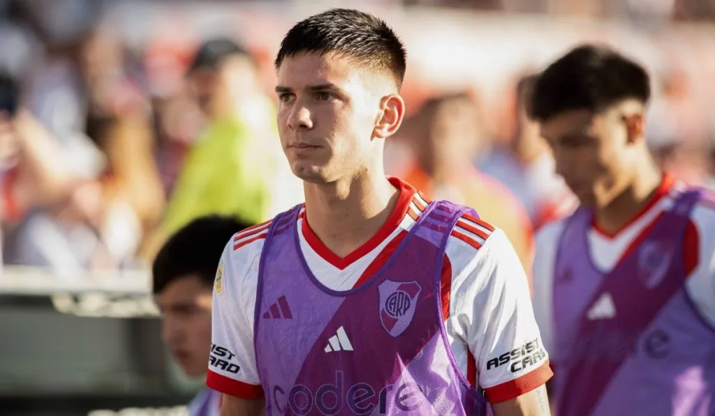 Franco Mastantuono en un calentamiento con River Plate: IMAGO