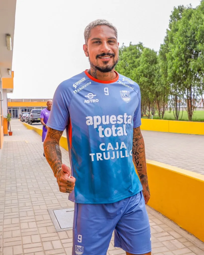 Paolo Guerrero en los entrenamientos con César Vallejo. (Foto: César Vallejo).