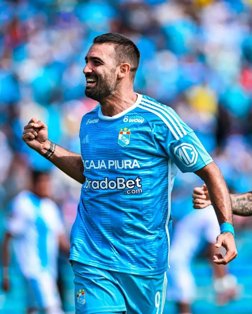 Martín Cauteruccio con camiseta de Sporting Cristal. (Foto: Getty).