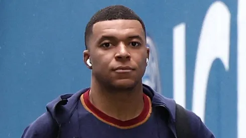 La afición del PSG aplaudió a Kylian Mbappé en la previa del partido con el Rennes en el Parque de los Príncipes.