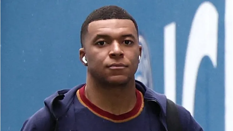 La afición del PSG aplaudió a Kylian Mbappé en la previa del partido con el Rennes en el Parque de los Príncipes.