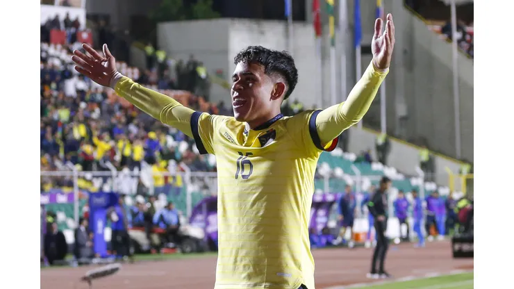 LA PAZ, BOLIVIA - OCTOBER 12: Kendry Paez of Ecuador celebrates after scoring the team's first goal during the FIFA World Cup 2026 Qualifier match between Bolivia and Ecuador at Hernando Siles Stadium on October 12, 2023 in La Paz, Bolivia. (Photo by Gaston Brito Miserocchi/Getty Images)