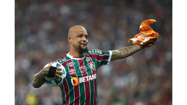 RIO DE JANEIRO, BRAZIL - NOVEMBER 04: Felipe Melo of Fluminense celebrates after winning the final match of Copa CONMEBOL Libertadores 2023 between Fluminense and Boca Juniors at Maracana Stadium on November 04, 2023 in Rio de Janeiro, Brazil. (Photo by Raul Sifuentes/Getty Images)