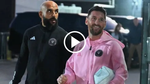 Yassine Cheuko y Lionel Messi.