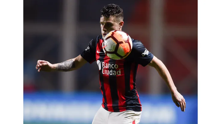 BUENOS AIRES, ARGENTINA - JULY 26: Bautista Merlini of San Lorenzo drives the ball during a second stage match between San Lorenzo and Deportes Temuco as part of Copa CONMEBOL Sudamericana 2018 at Pedro Bidegain Stadium on July 26, 2018 in Buenos Aires, Argentina. (Photo by Marcelo Endelli/Getty Images)
