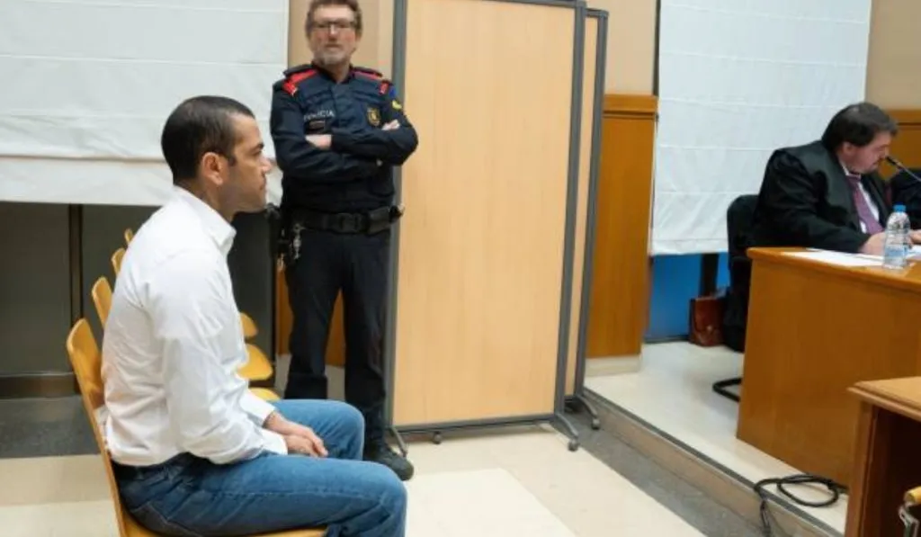 Dani Alves durante las diligencias en la Audiencia de Barcelona: Getty Images