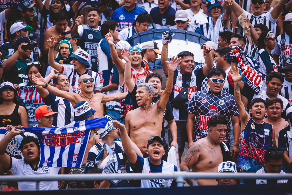 Hinchada de Alianza Lima en Tarapoto. (Foto: Alianza Lima).