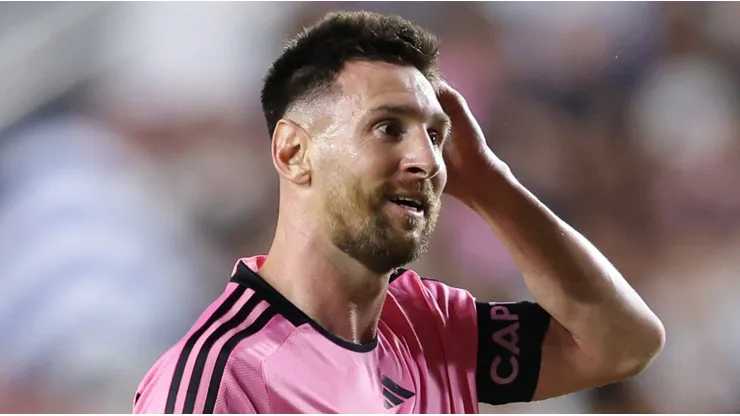 Messi con la cinta de capitán de Inter Miami.