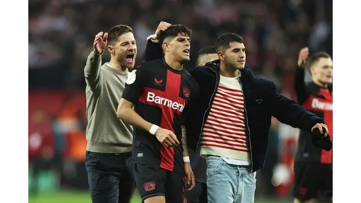 LEVERKUSEN, GERMANY - FEBRUARY 06: Piero Hincapie, Exequiel Palacios and Xabi Alonso of Bayer Leverkusen celebrates following the team's victory in the DFB cup quarterfinal match between Bayer 04 Leverkusen and VfB Stuttgart at BayArena on February 06, 2024 in Leverkusen, Germany. (Photo by Lars Baron/Getty Images)