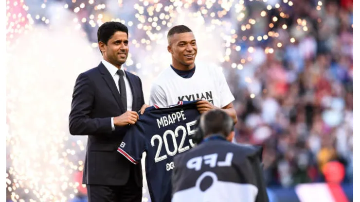 Nasser Al-Khelaifi y Kylian Mbappé, cerca del anuncio final.