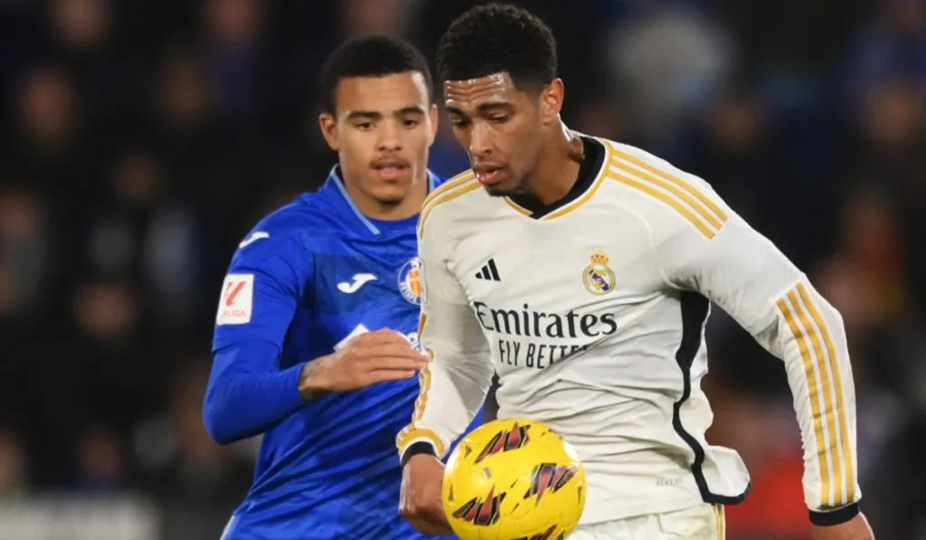 Mason Greenwood y Jude Bellingham momentos antes del presunto insulto: Getty Images