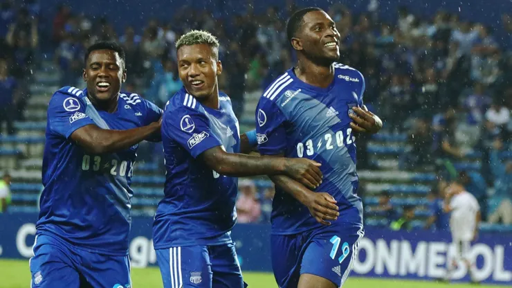 El delantero ya marca goles en Bolivia