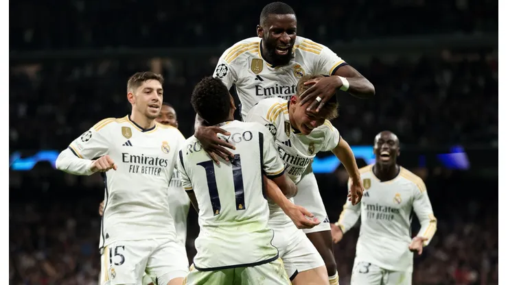 Jugadores del Real Madrid festejando el tanto de Nico Paz en la Champions.
