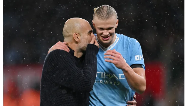 Pep Guardiola junto a Erling Haaland en Manchester City.