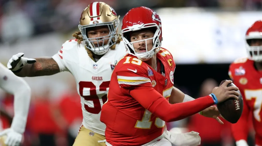 Chase Young y Patrick Mahomes en el Super Bowl 2024. (Foto: Getty Images)