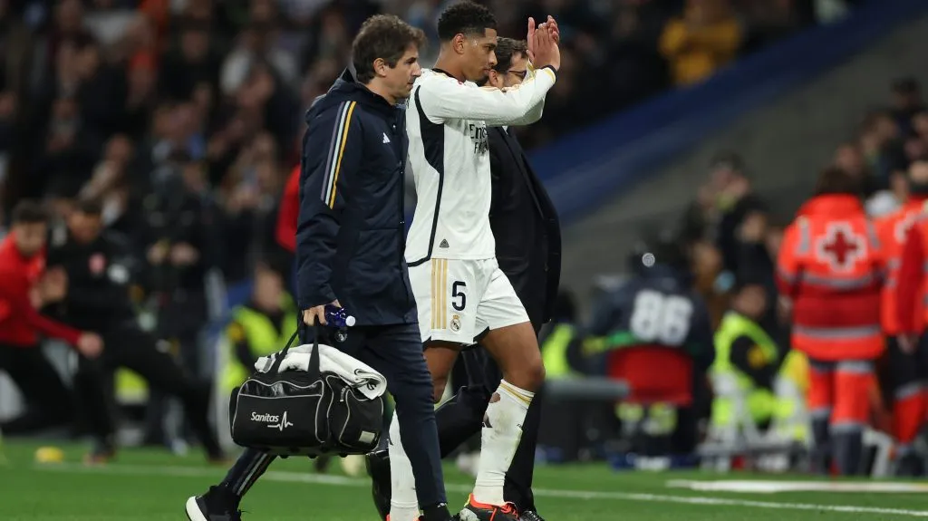 Así se retiró Jude Belligham del campo de juego del Santiago Bernabéu vs. Girona. Getty Images.