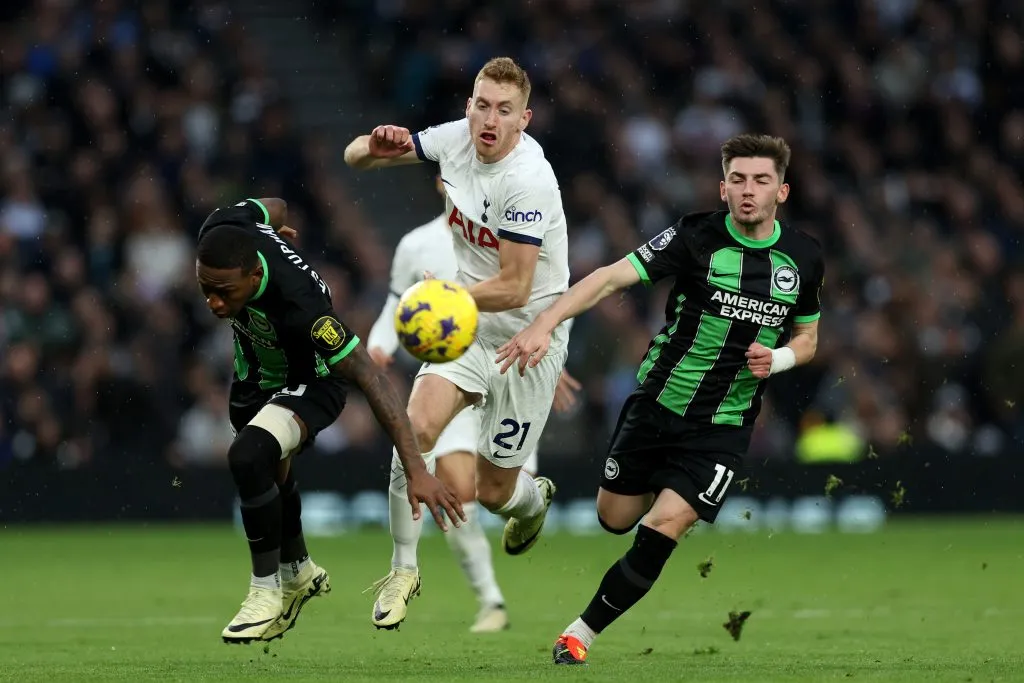 Pervis Estupiñán quedó expuesto en el segundo gol de Tottenham. (Foto: GettyImages)