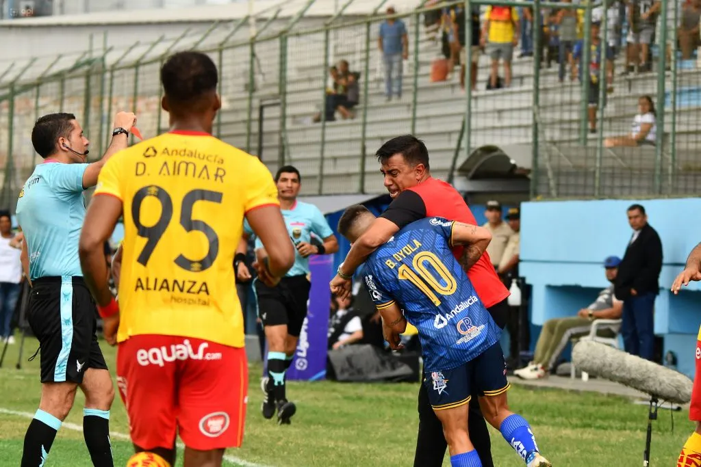 Esta agresión de César Farías le costó su trabajo en Aucas. (Foto: API)