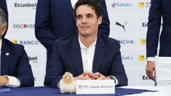 Quito 12 de enero 2024. Liga Deportiva Universitaria presenta a su nuevo cuerpo técnico y a su DT Josep Alcácer. API / DANIEL MOLINEROS