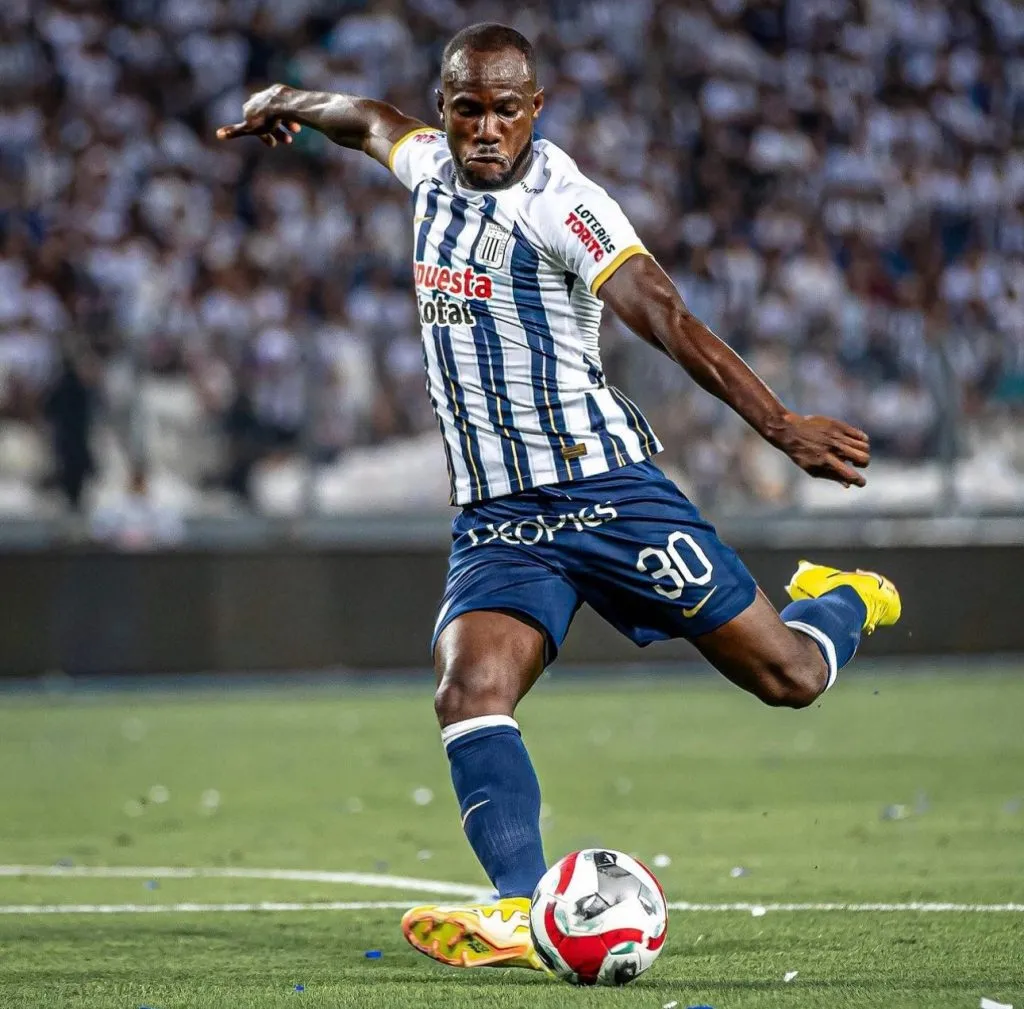 Cecilio Waterman jugando contra Universidad César Vallejo. (Foto: Alianza Lima).