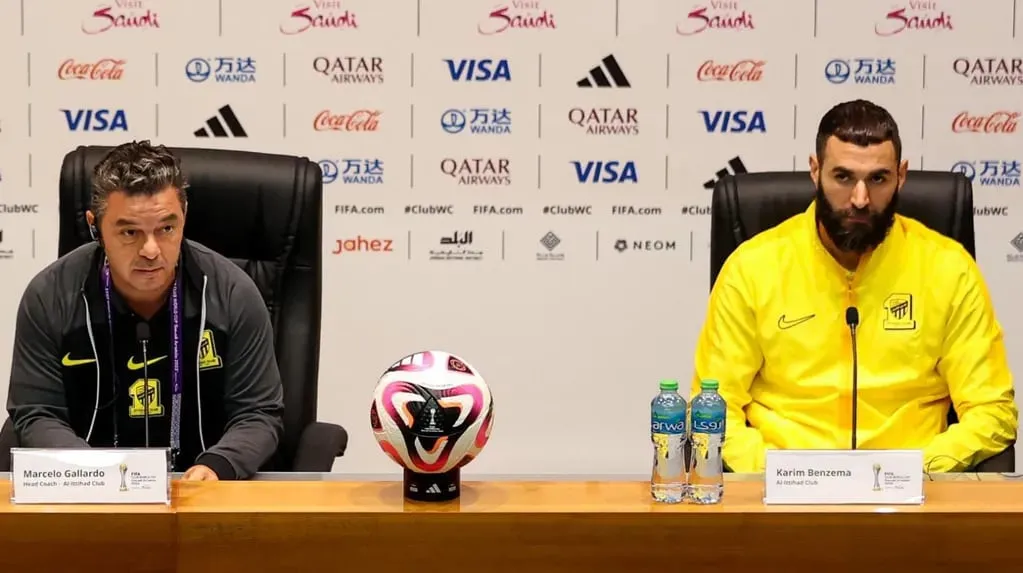 Marcelo Gallardo junto a Karim Benzema en el Mundial de Clubes. FIFA.com.