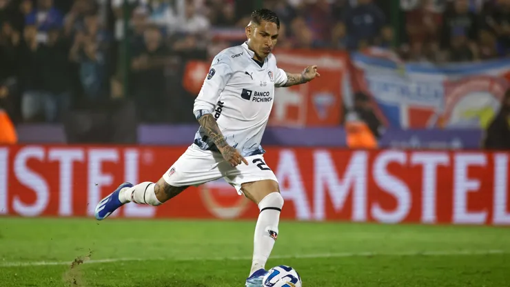Paolo Guerrero aún no es presentado con César Vallejo