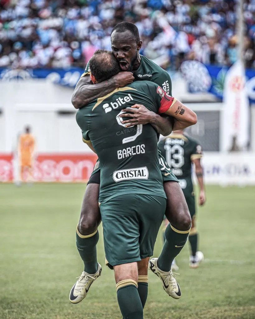 Cecilio Waterman celebrando su gol con Alianza Lima. (Foto: Liga 1).