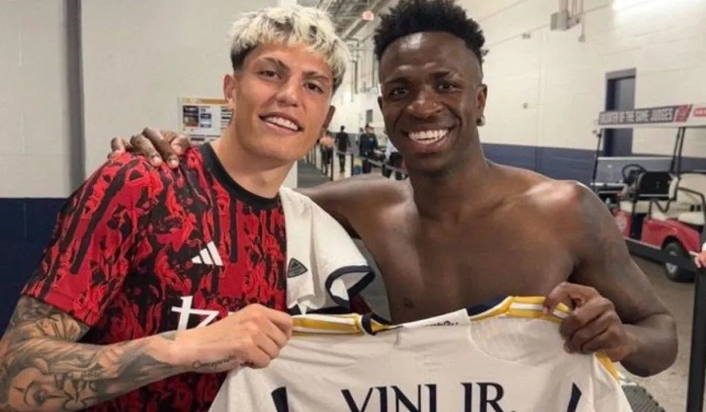 Alejandro Garnacho y Vinicius tras un Manchester United vs. Real Madrid en verano: Getty Images