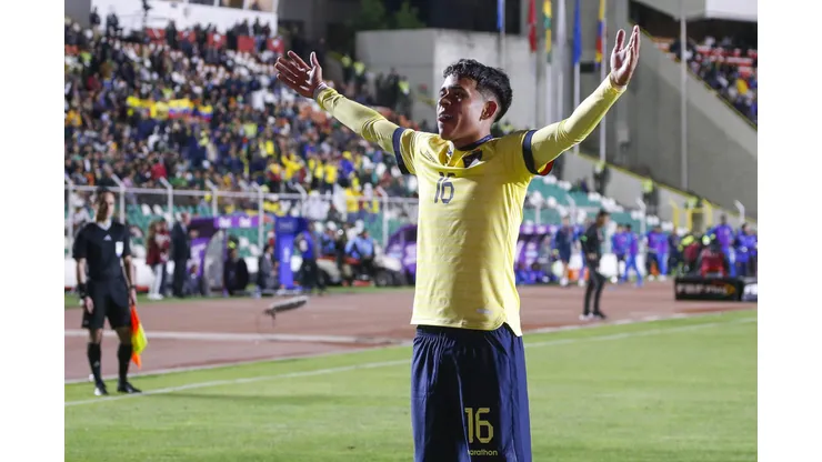 LA PAZ, BOLIVIA - OCTOBER 12: Kendry Paez of Ecuador celebrates after scoring the team's first goal during the FIFA World Cup 2026 Qualifier match between Bolivia and Ecuador at Hernando Siles Stadium on October 12, 2023 in La Paz, Bolivia. (Photo by Gaston Brito Miserocchi/Getty Images)