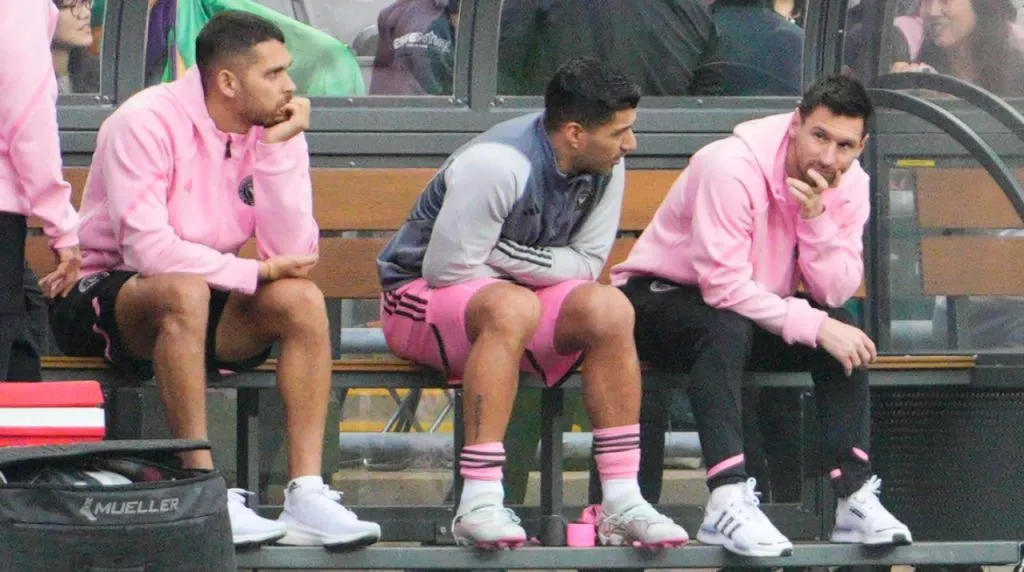 Nicolás Freire, Luis Suárez y Lionel Messi. (Foto: Getty Images)