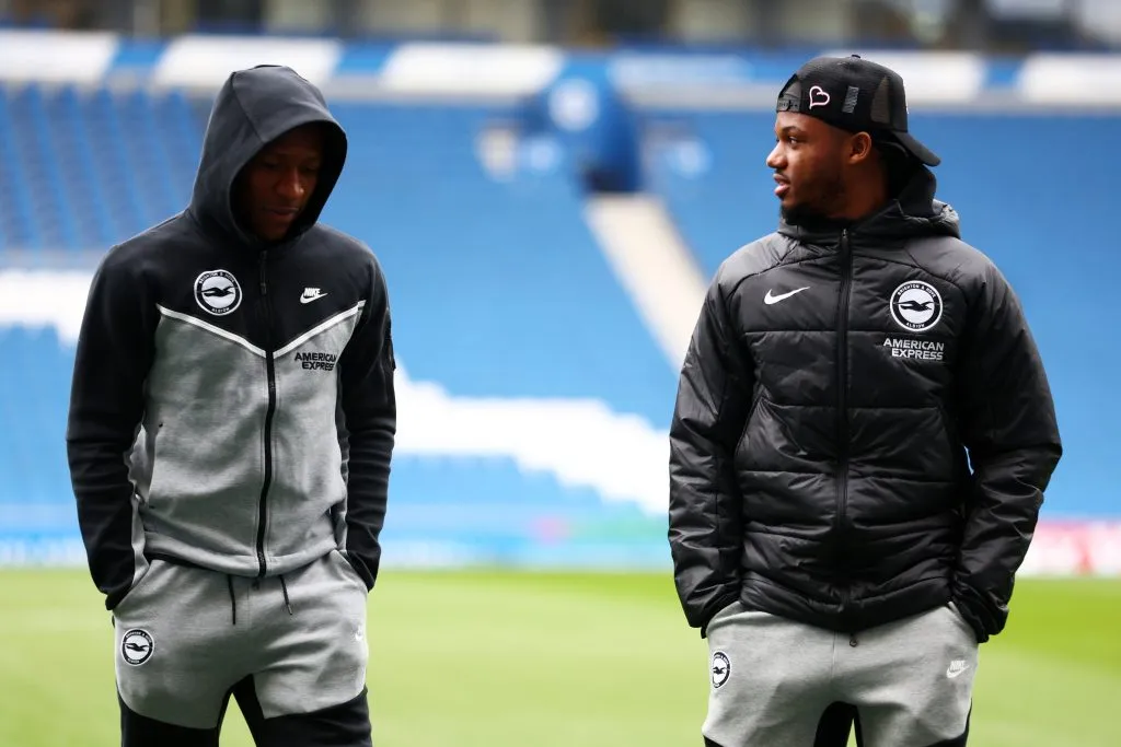 Pervis Estupiñán fue relegado al banco de suplentes con el Brighton. (Foto: GettyImages)