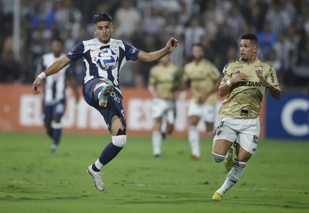 En la temporada 2023, Carlos Zambrano jugó la Copa Libertadores con Alianza Lima. (Foto: GettyImages)