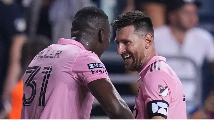 Kamal Miller y Lionel Messi.