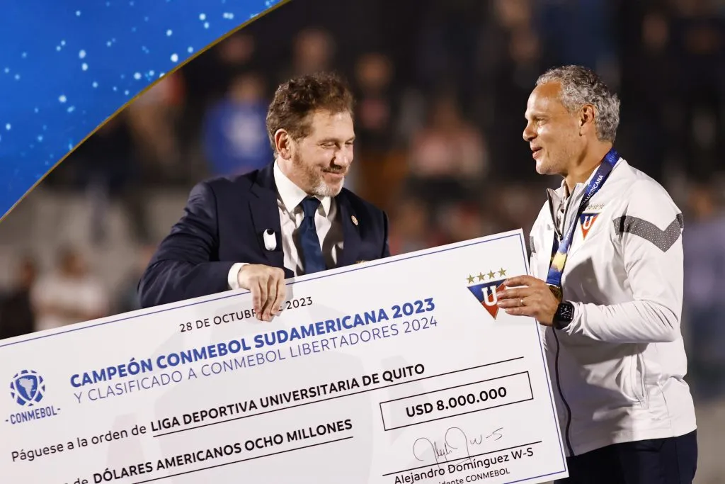 Esteban Paz celebrando la Copa Sudamericana 2023. Foto: Getty.
