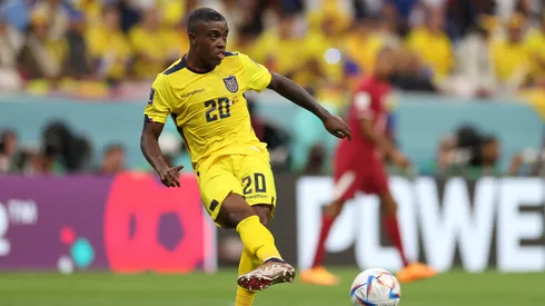 El volante ecuatoriano tiene esta oferta para seguir su carrera