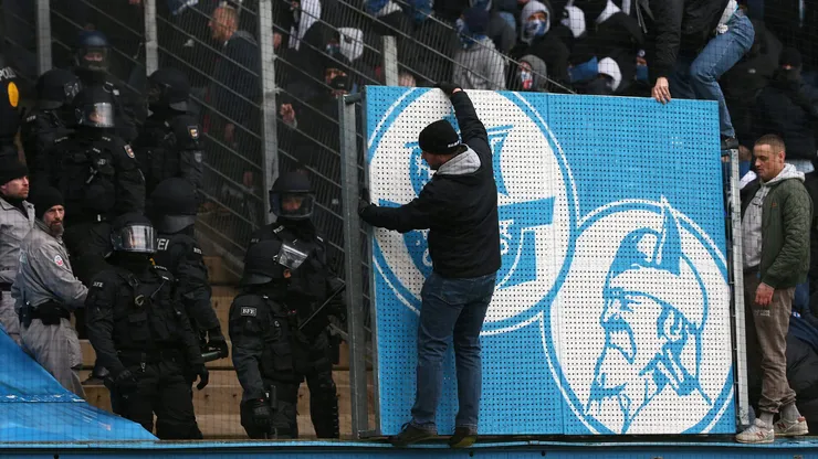 Schalke 04 está a punto de desaparecer por acarrear una deuda millonaria. Getty Images.