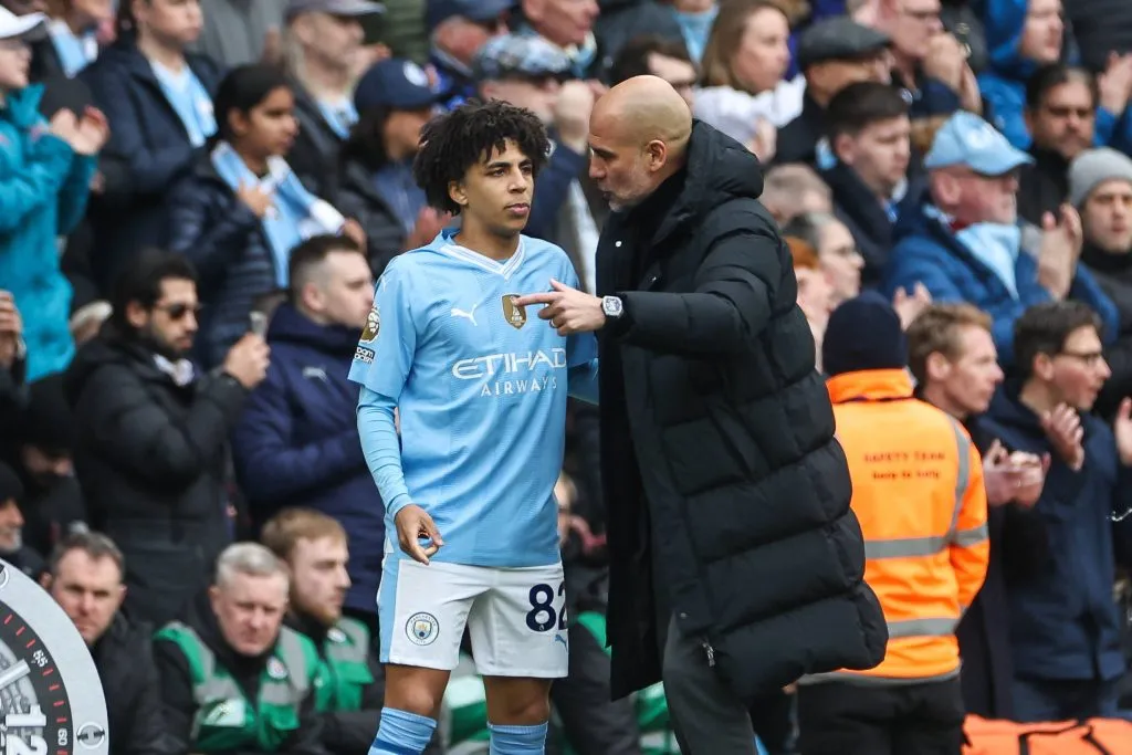 Rico Lewis ingresó en el lugar de Nathan Aké.