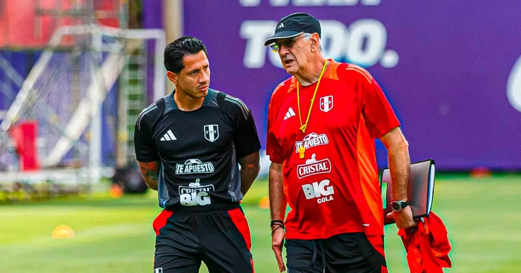 Jorge Fossati y Gianluca Lapadula en Perú. (Foto: IMAGO)