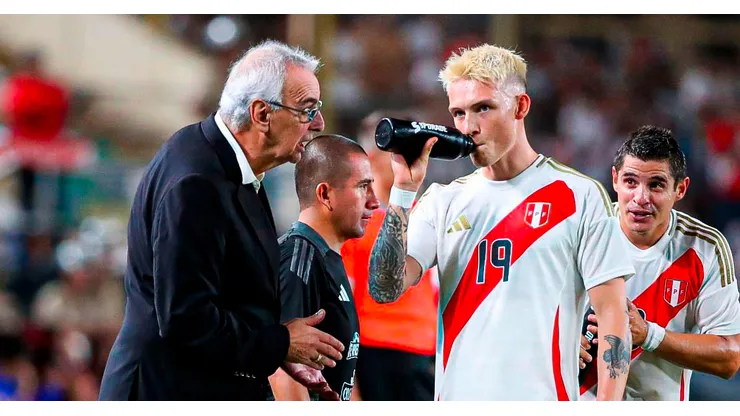 Jorge Fossati y Oliver Sonne de Perú.