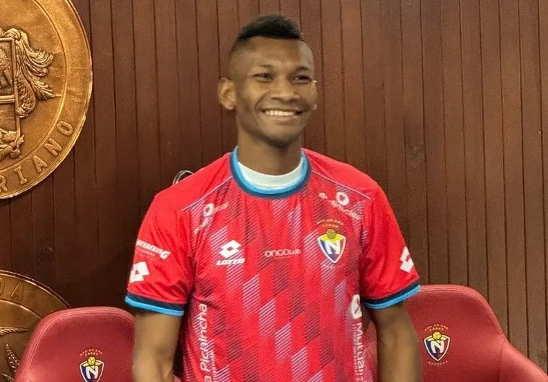 Bryan Cabezas fue presentado como nuevo refuerzo de El Nacional. (Foto: @elnacionalec)