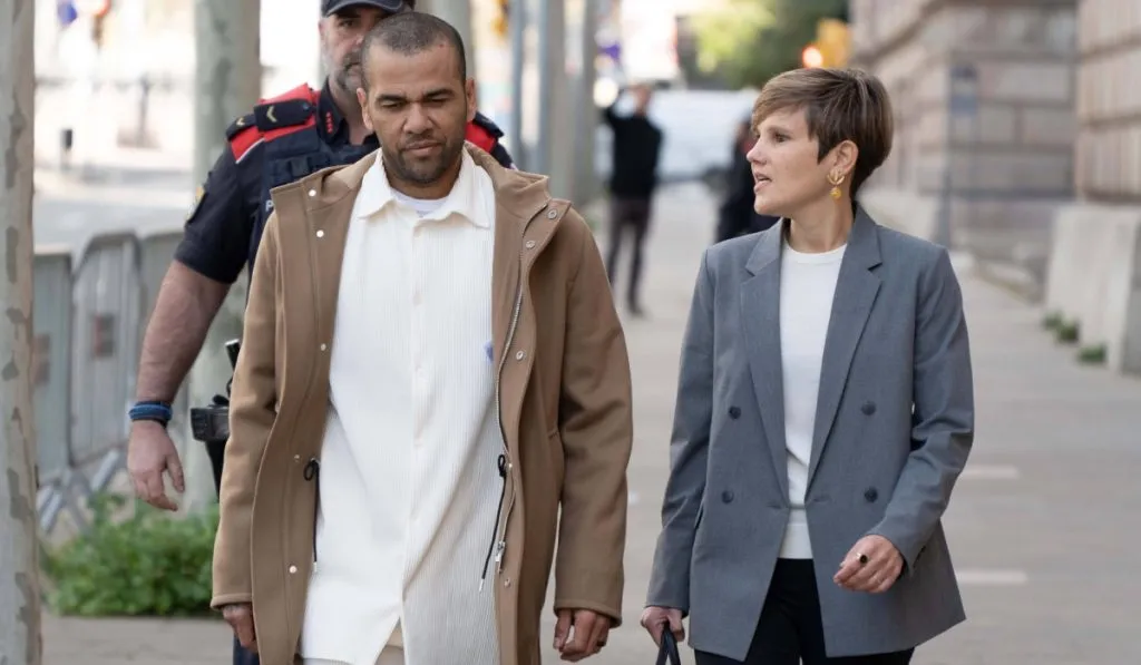 Dani Alves y su abogada, Inés Guardiola: IMAGO