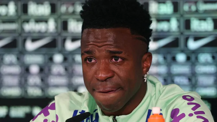 Vinícius rompió en llanto cuando le preguntaron por el racismo que sufre en España.