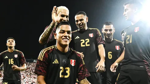 Selección Peruana y sus asistidores