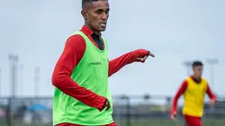 Fidel Martínez marca con lujo su primer gol con El Nacional