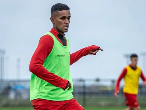 Fidel Martínez marca con lujo su primer gol con El Nacional