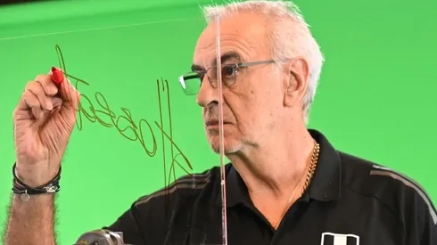 Piero Quispe y Wilder Cartagena con Jorge Fossati