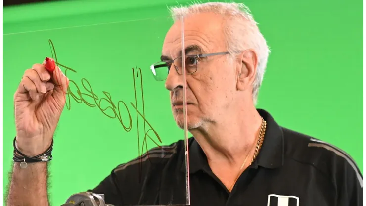 Piero Quispe y Wilder Cartagena con Jorge Fossati